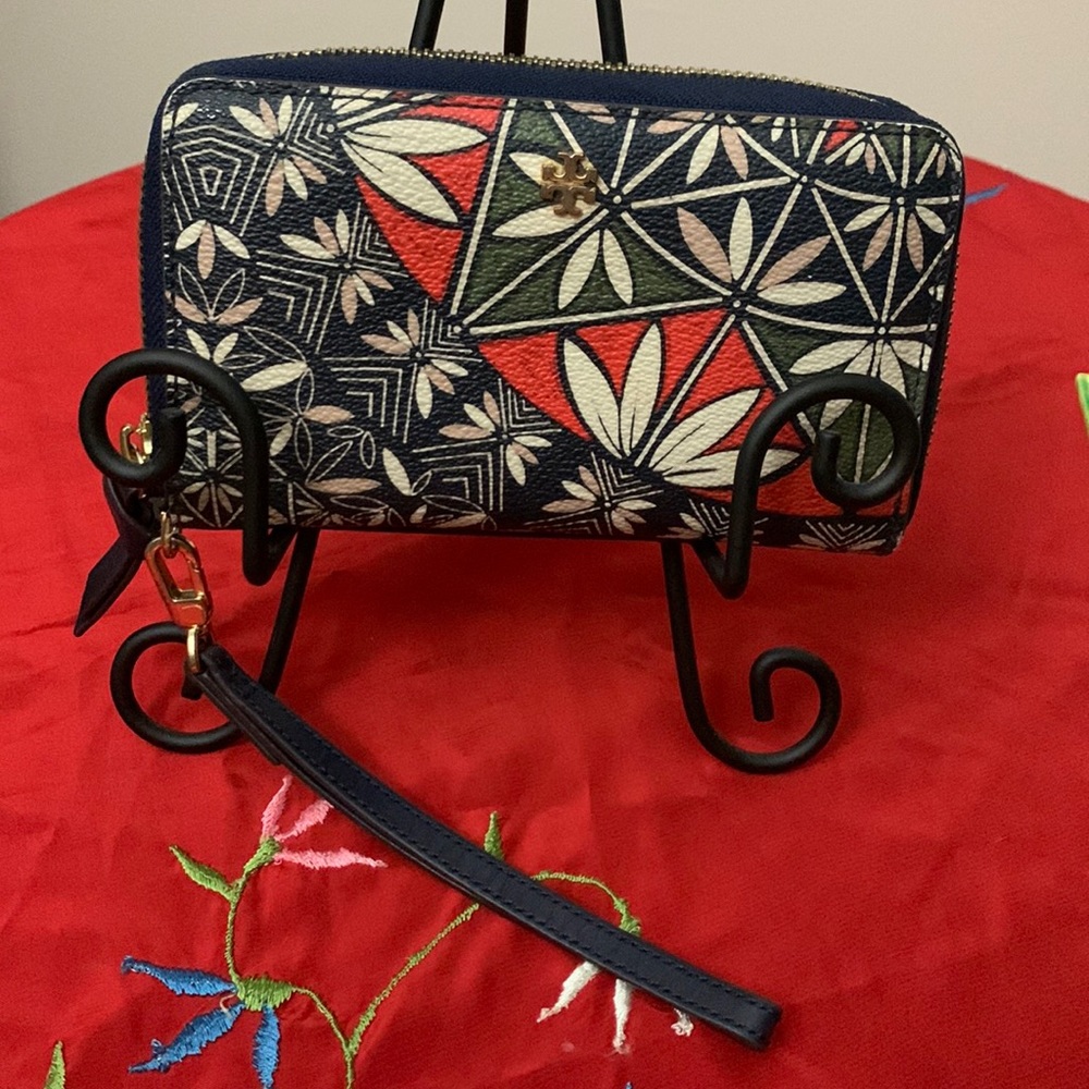 Tory Burch Kerrington Leather Wristlet